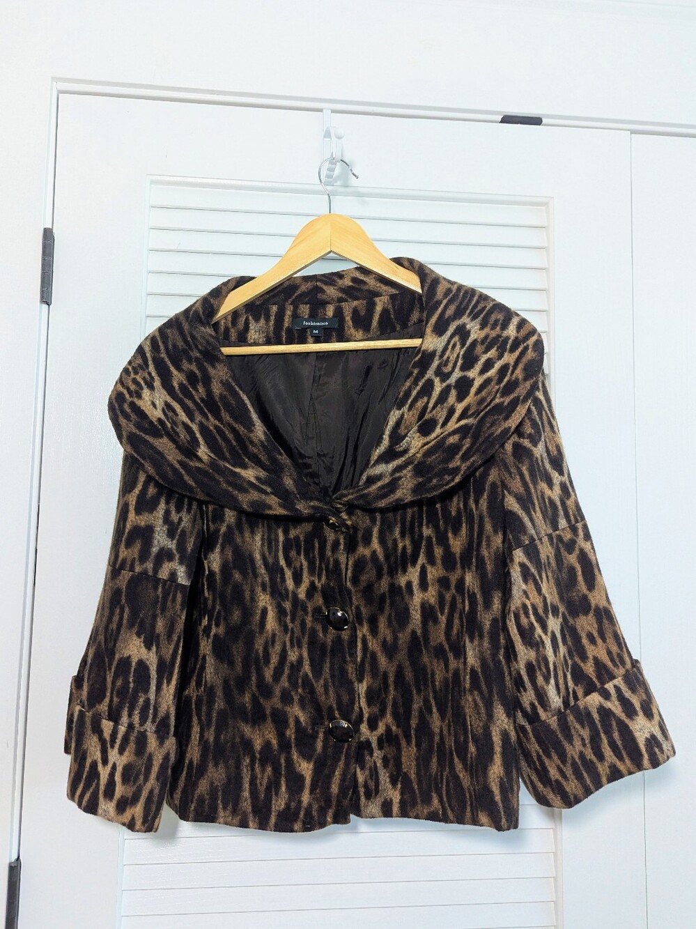 Fashionista 100% Wool Leopard Print Jacket M Jeweled Buttons Shawl Collar